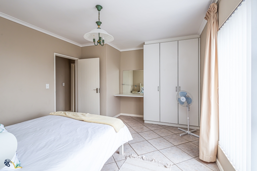 6 Bedroom Property for Sale in Middedorp Western Cape